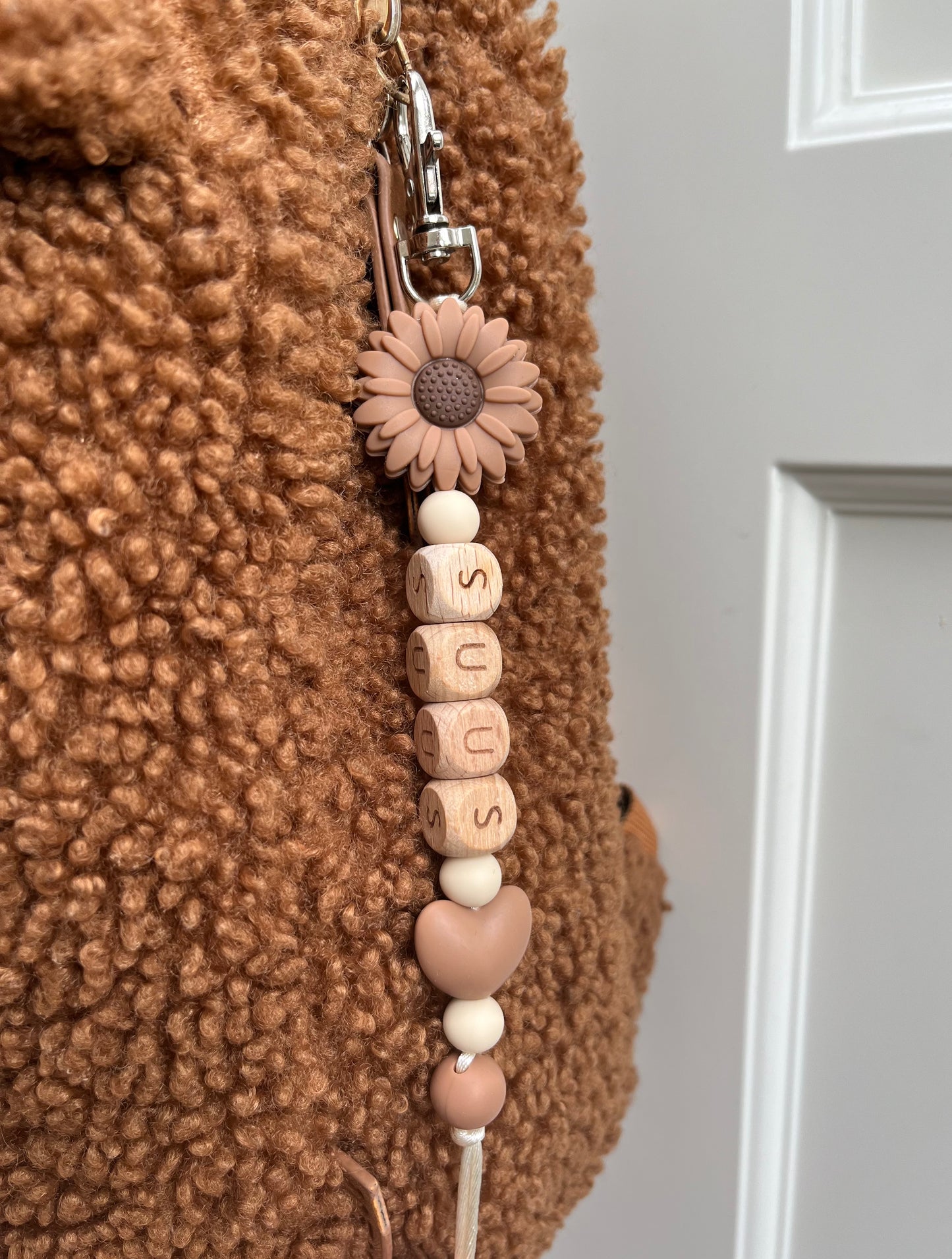 Sleutelhanger met naam - daisy en hartje